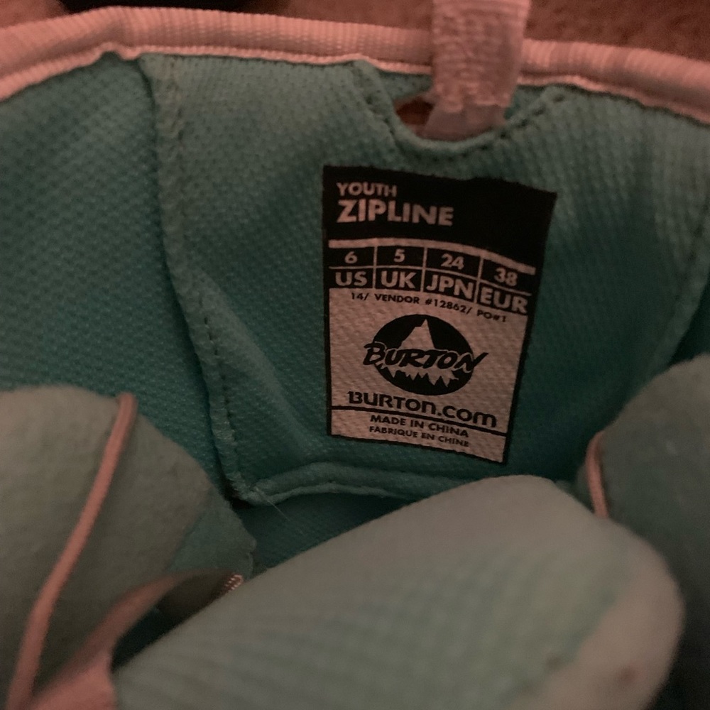 Burton Snow Boots Youth Size 6 Gently used great condition